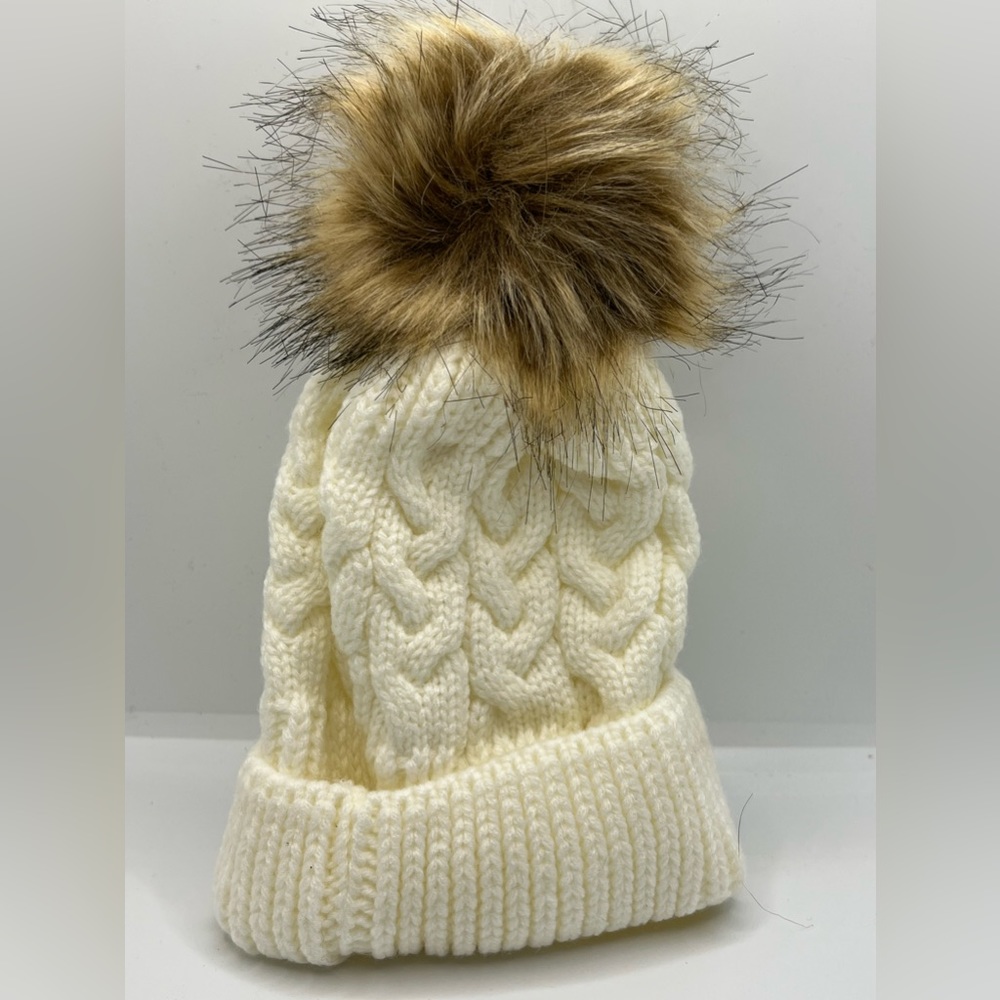 🖤 NWT- Adorable, Warm Pom Pom Baby Beanie 🖤 - Picture 3 of 4